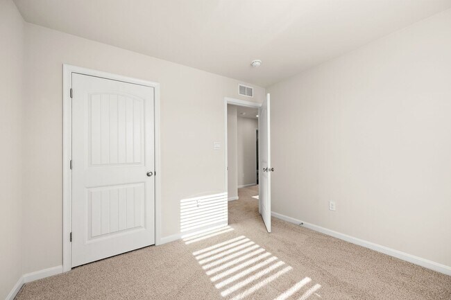 Building Photo - 121 Kennison Ln