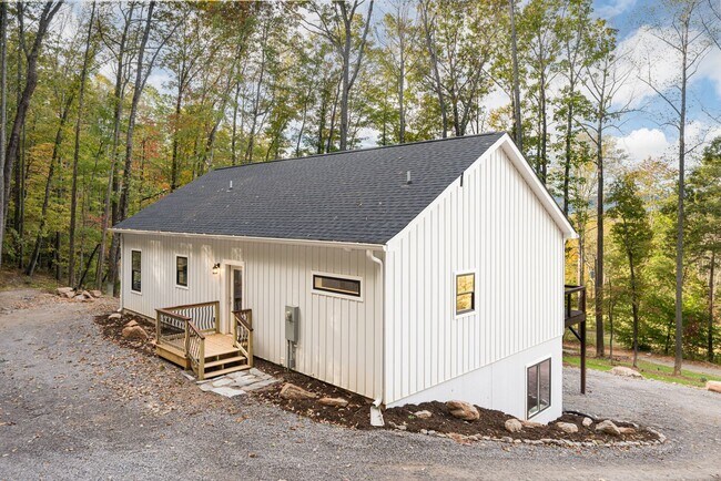 Building Photo - Large New Construction Rental - Old Fort