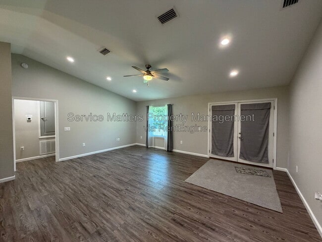 Building Photo - 5553 Riviera Dr