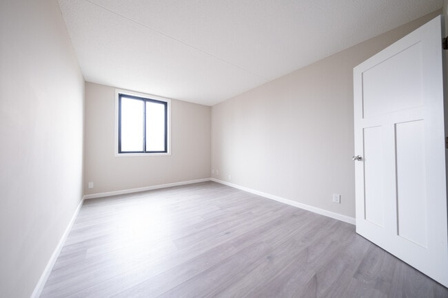 Building Photo - 7200 York Ave S