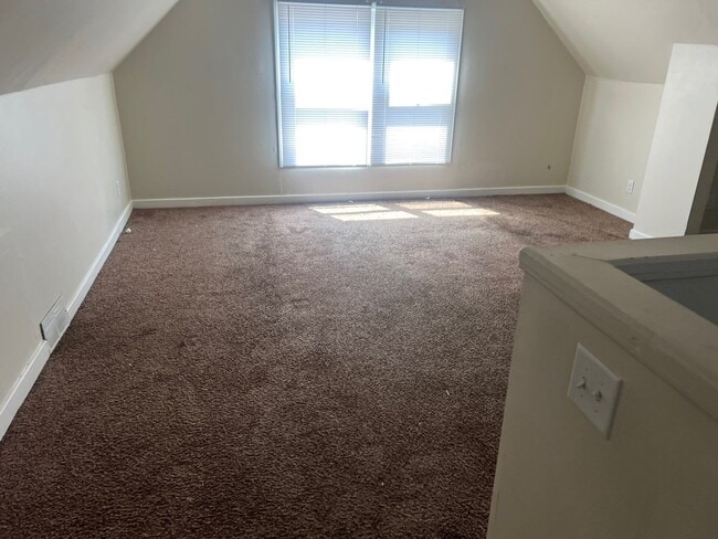 Building Photo - 7613 Van Buren Ave