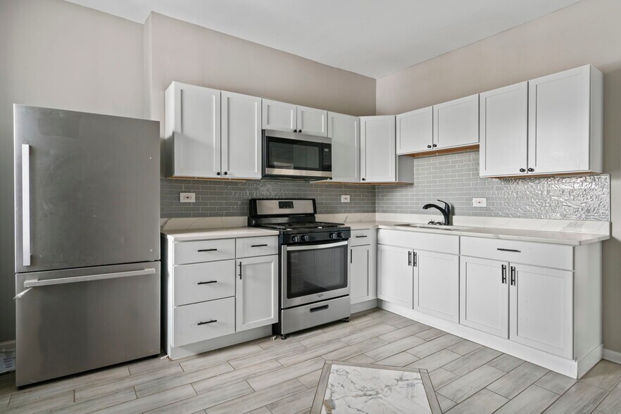 Building Photo - 7028 S Peoria St