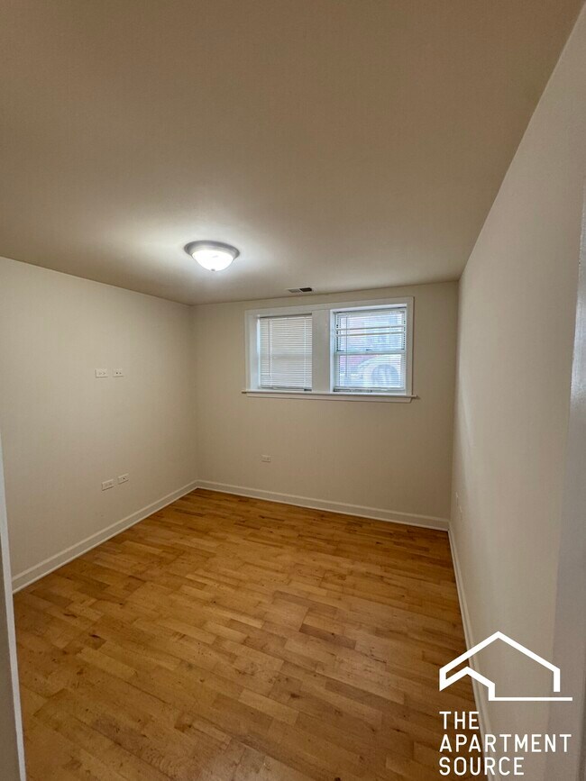 Building Photo - 6301 N Francisco Ave