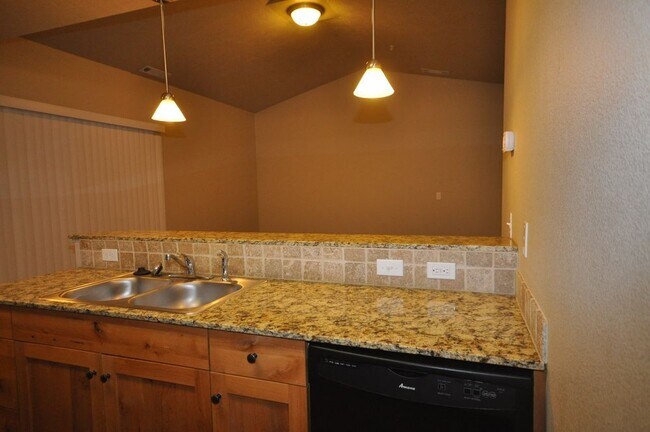 Building Photo - 5700 S Summit Creek Way