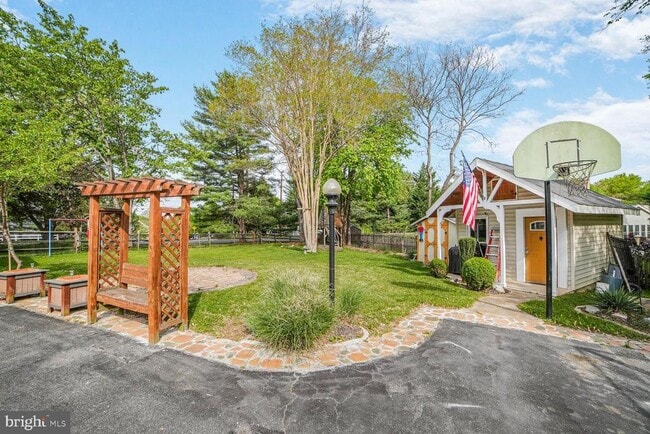 Building Photo - 27 Triple Crown Ct