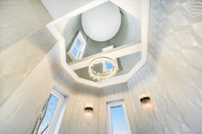 Building Photo - 260 W Main St