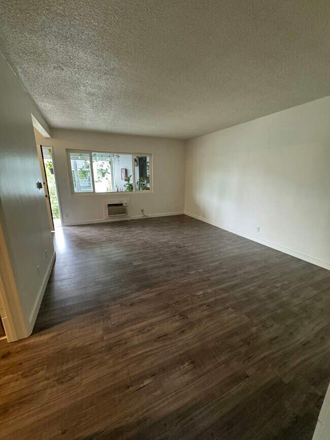 Building Photo - 6436 Whitsett Ave