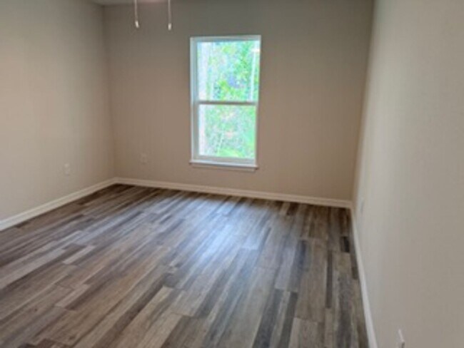 Building Photo - New Pine Lake Duplex