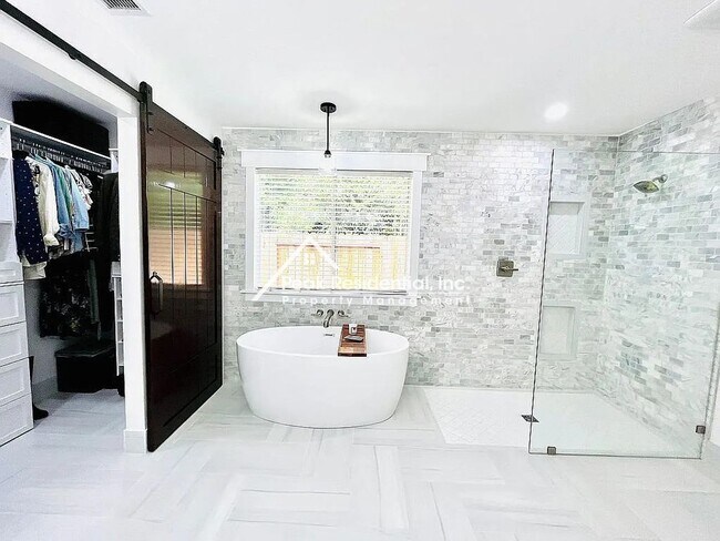 Building Photo - Updated 4bd/2ba Folsom Home with 3 Car Gar...