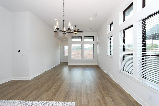 Building Photo - 1443 Park Path Dr