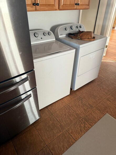 Building Photo - 3896 Park Ave