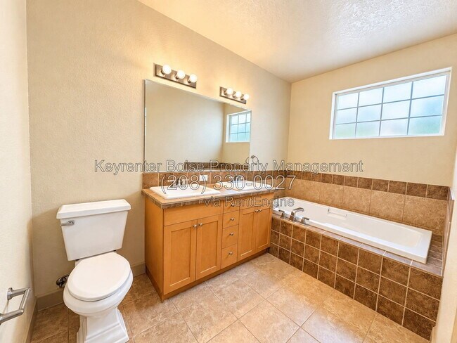 Building Photo - 1262 E Winding Creek Dr