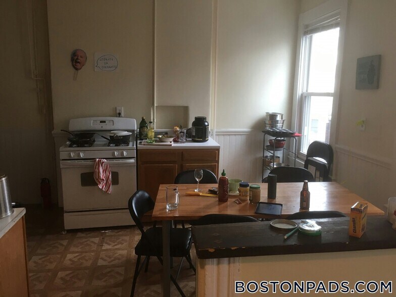 Building Photo - 35 Brookline St