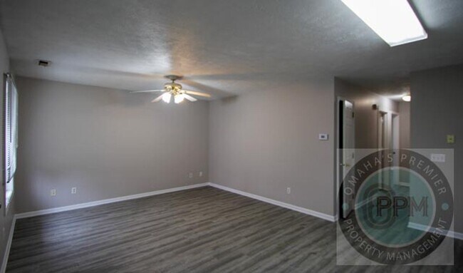Building Photo - 2 Bed 1 Bath Home in Council Bluffs, IA