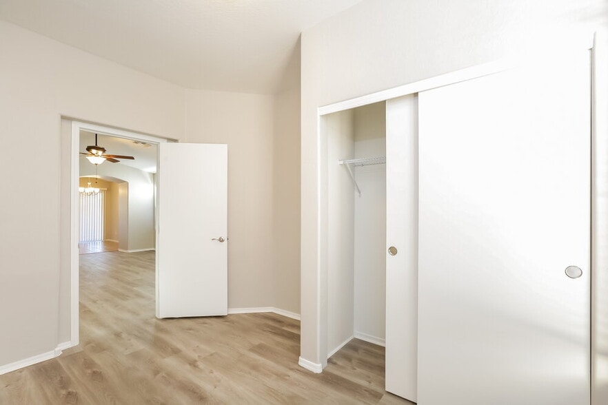 Building Photo - 23024 W Mohave St