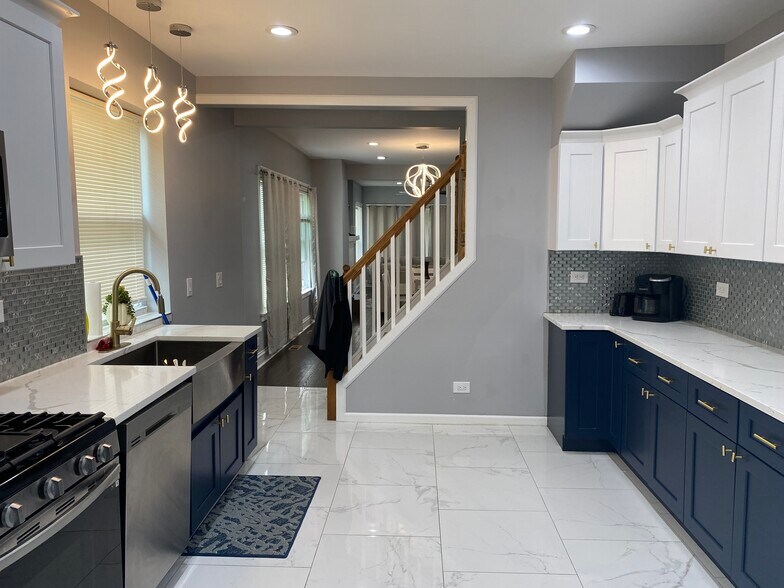 Building Photo - 8027 S Kimbark Ave