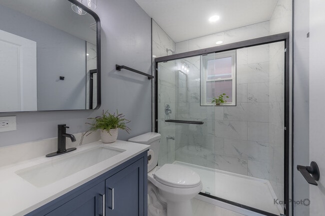 Building Photo - 2821 S Emerald Ave