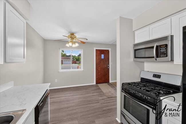 Building Photo - $1550 3 bedrooms