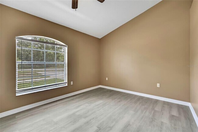Building Photo - 12320 Papercraft Ave
