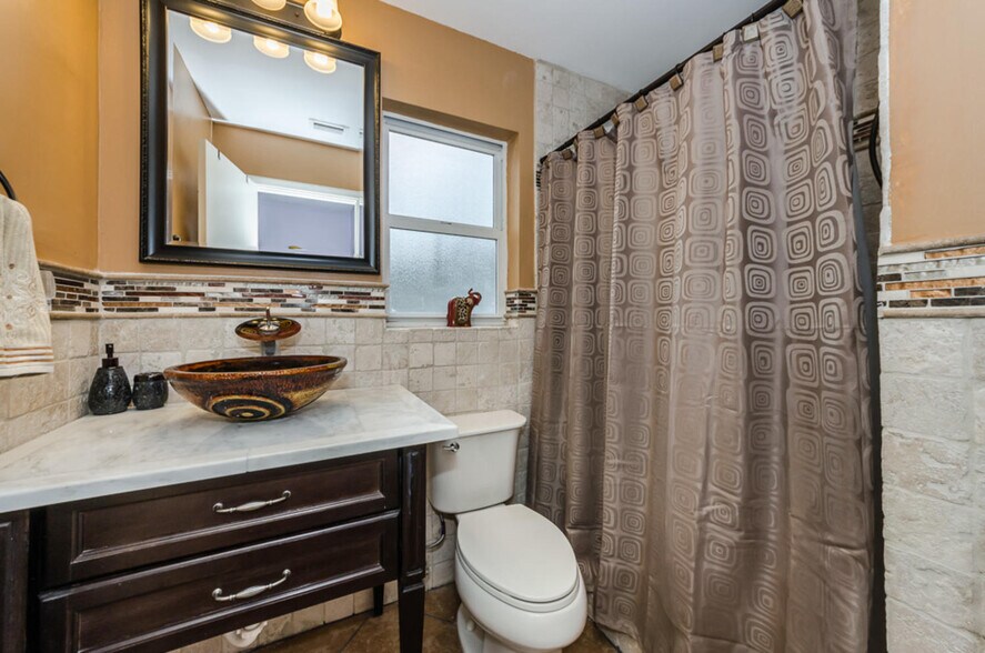 Building Photo - 245 Bel Forest Dr