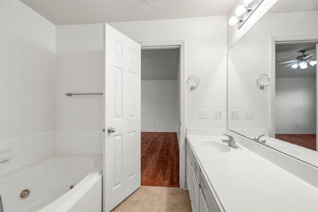 Building Photo - 3211 Falcon Trail Dr