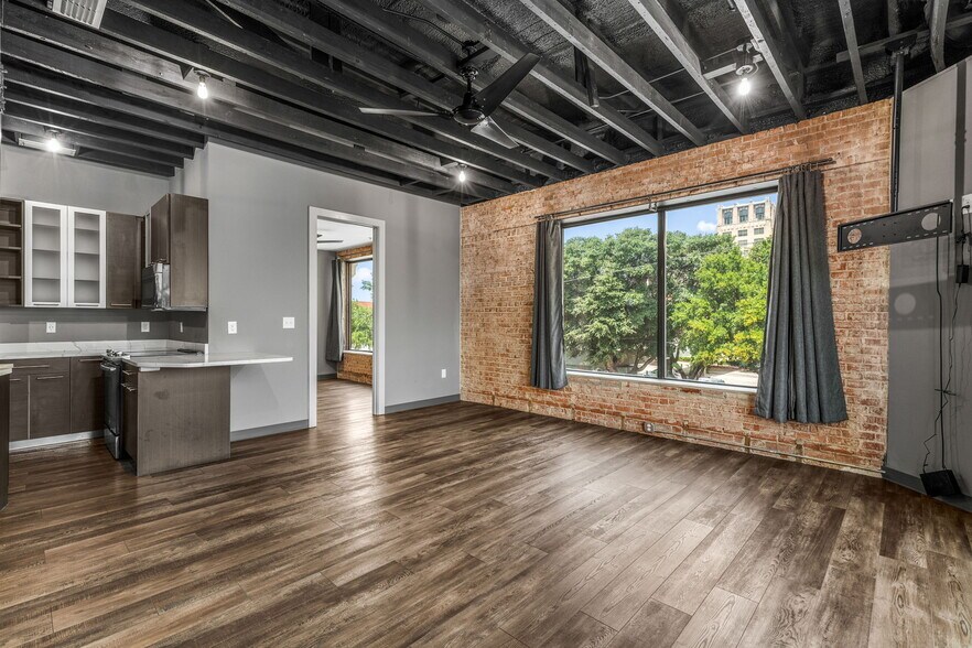 Building Photo - 901 9th St