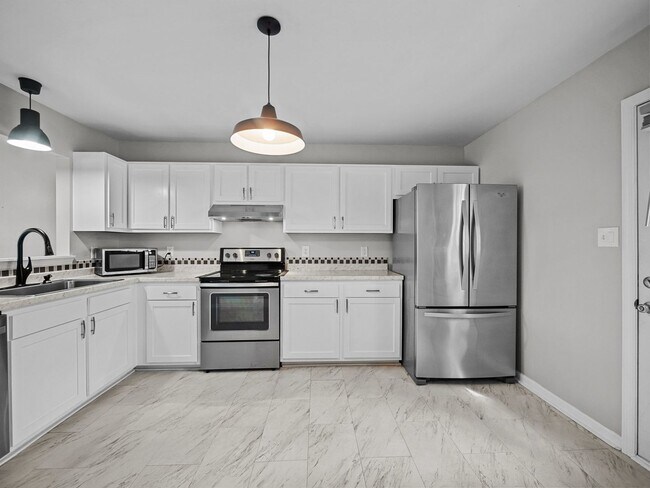 Building Photo - Welcome to Marsh Oaks!