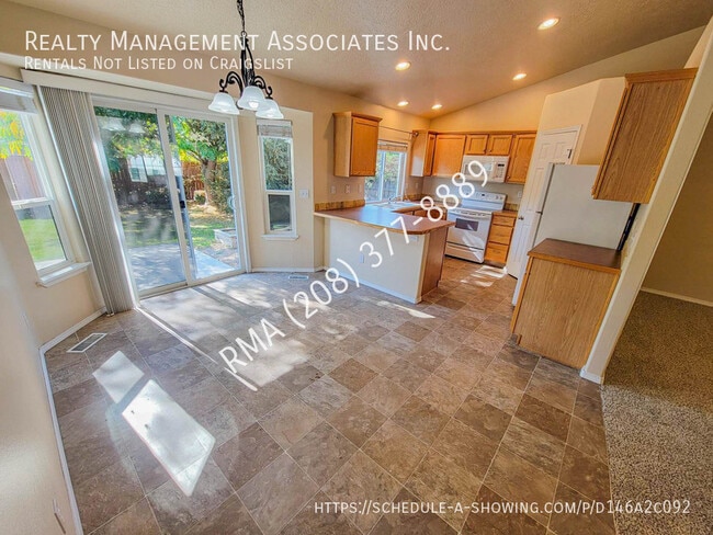 Building Photo - 569 E Heritage Park St