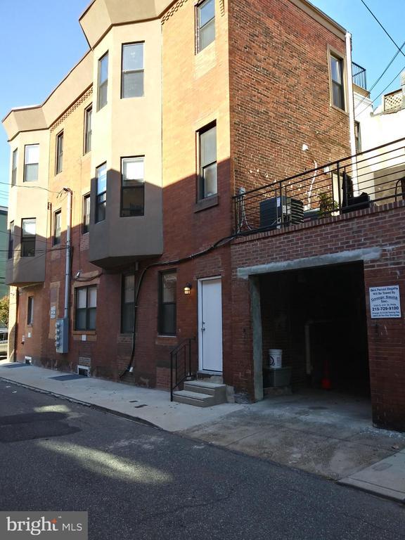 Building Photo - 923 S 8th St