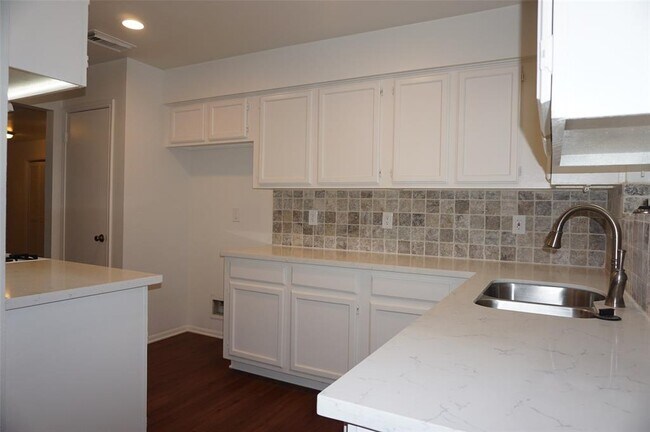 Building Photo - 3306 Dixie Farm Rd