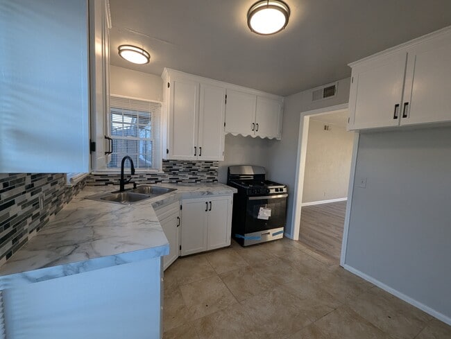 Building Photo - 4376 N Frankfort Pl