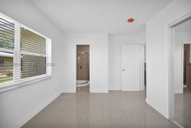 Building Photo - 575 Kathy Ln