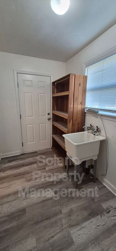 Building Photo - 460 N Washington St