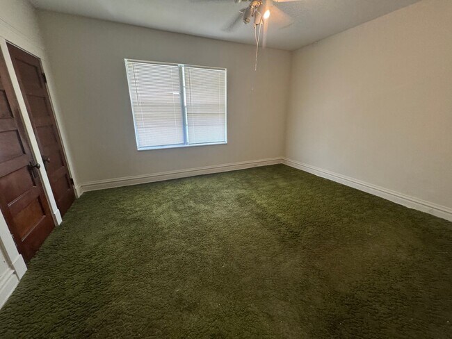 Building Photo - Delightful 3-bedroom, 1-bathroom single-fa...