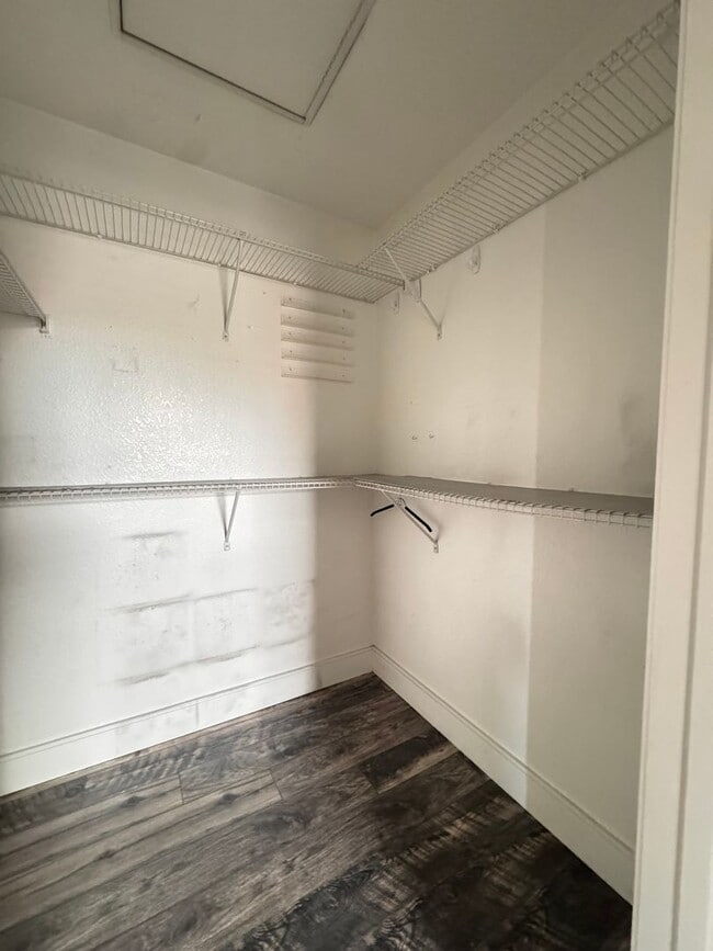 Building Photo - 2nd Floor 2 Bedroom Condo in Gated Community