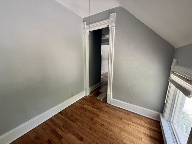 Building Photo - Spacious Upper, 1 bedroom, 1 bath, with bonus room