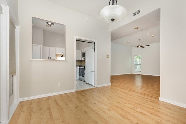 Building Photo - 10438 High Hollows Dr