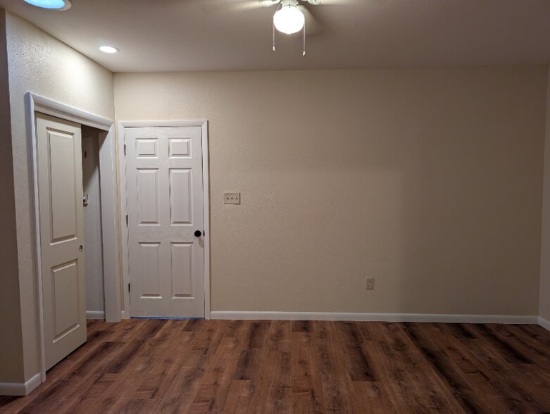 Building Photo - 3637 S Clement Ave