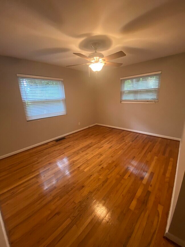 Building Photo - 1504 Sunset Ln