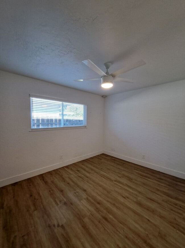 Building Photo - Beautiful 6-Bedroom Home with Pool & Outdo...