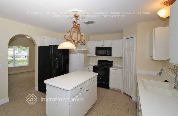 Building Photo - 3223 Scenic Woods Dr
