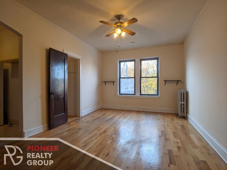 Primary Photo - 4857 N Damen Ave