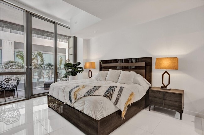 Building Photo - 851 NE 1st Ave