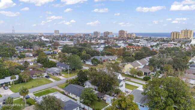 Building Photo - 618 8th Ave N