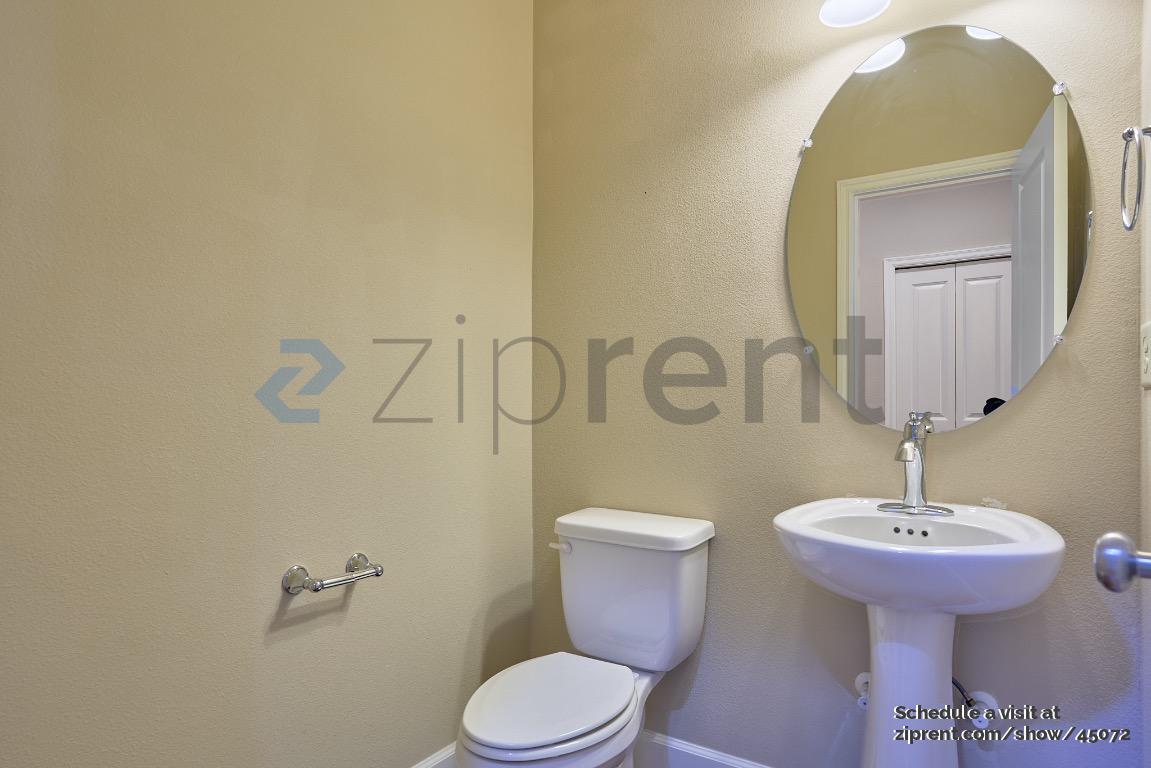 Building Photo - 6267 NE Sherborne St