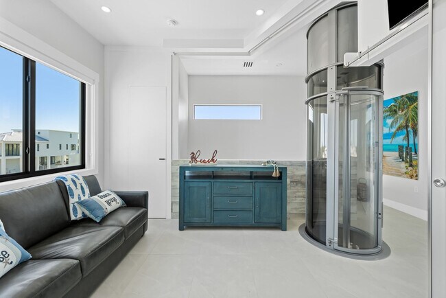 Building Photo - 247 Pescayo Ave