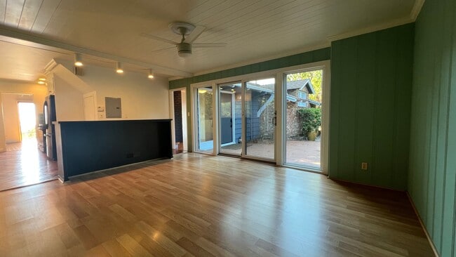 Building Photo - Mid-Century homes Rarely Available with Expansive Bay Views