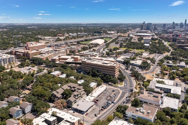 Building Photo - 914 E 32nd St