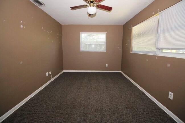 Building Photo - Clearwater home