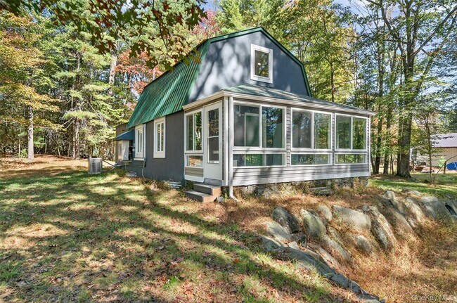 Building Photo - 24 Old Westbrookville Rd